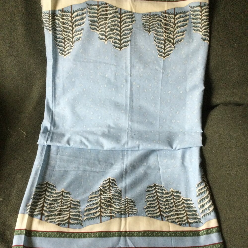 D,Mumm apron & tablecloth - Picture 2 of 5